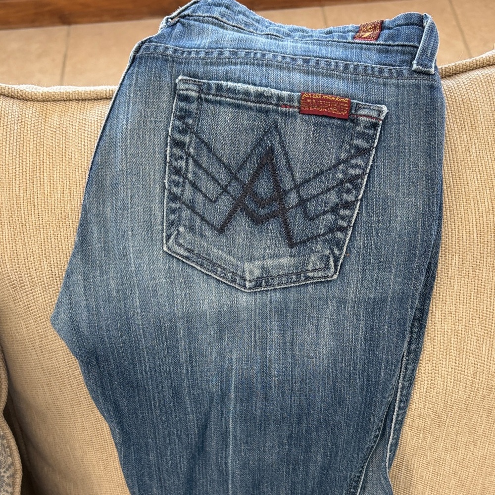 Levi's Women's Light Blue Straight Leg Jeans with Back Pocket Stitch